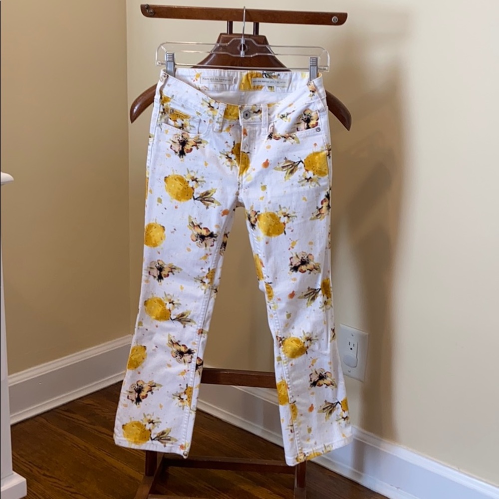 High rise cropped white jeans with lemons 🍋